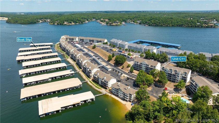 Experience the perfect blend of modern comfort &amp; lakeside living - photo 40