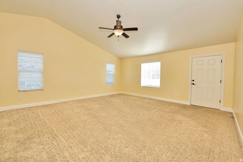 Beautifully maintained Spanish Fork townhome offering space - photo 4