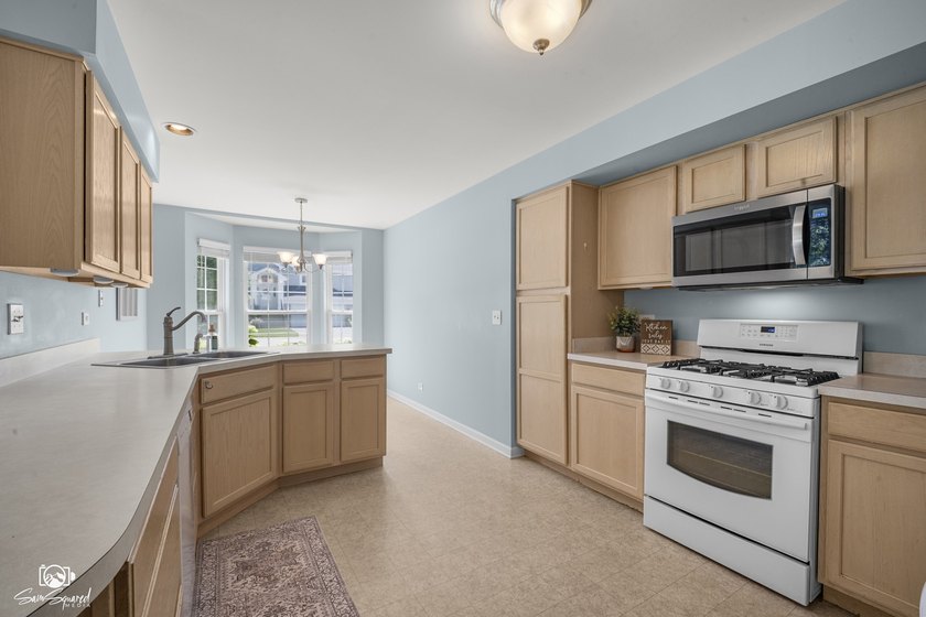 Welcome home to this bright and sunny first-floor ranch end-unit - photo 11