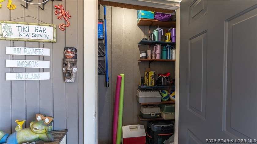 Seller is offering a credit toward new flooring &amp; countertops - photo 15