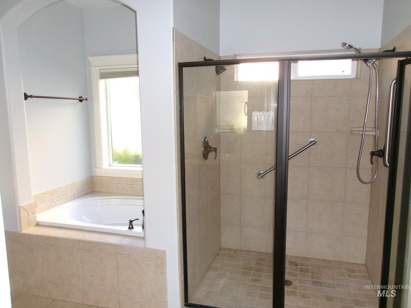 Beautiful Custom Home on the 12th Fairway of Redhawk Golf Course - photo 12