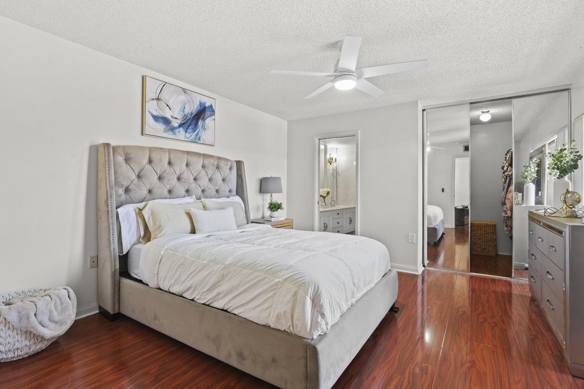 Charming 2-bedroom townhouse with both bedrooms featuring - photo 21