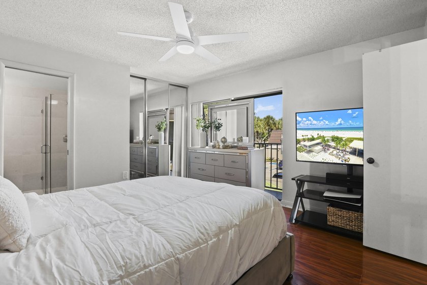 Charming 2-bedroom townhouse with both bedrooms featuring - photo 22
