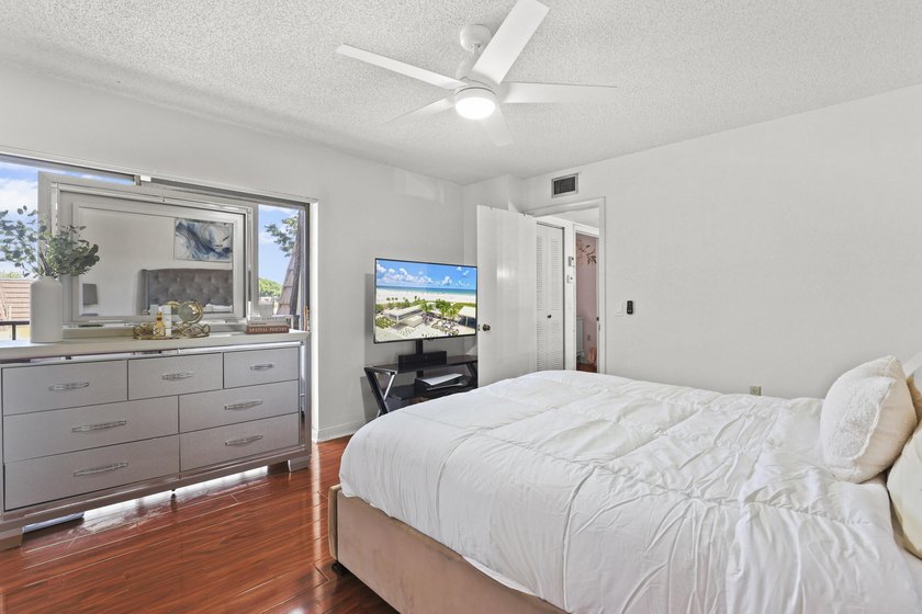 Charming 2-bedroom townhouse with both bedrooms featuring - photo 23