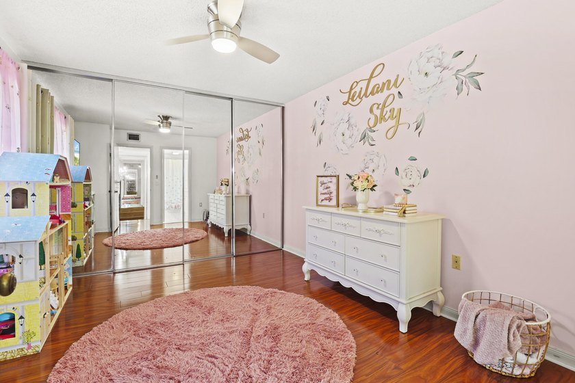 Charming 2-bedroom townhouse with both bedrooms featuring - photo 24