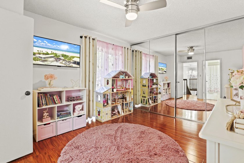 Charming 2-bedroom townhouse with both bedrooms featuring - photo 25