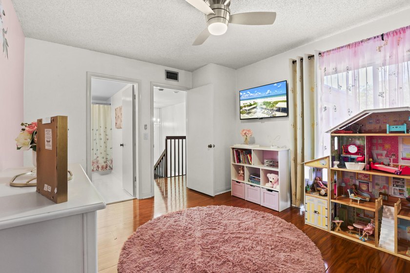 Charming 2-bedroom townhouse with both bedrooms featuring - photo 26