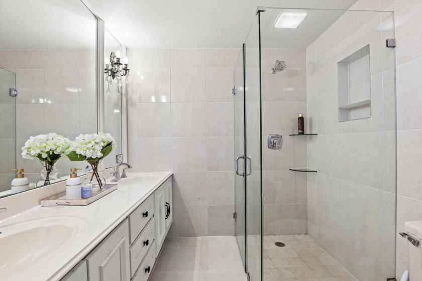 Charming 2-bedroom townhouse with both bedrooms featuring - photo 28