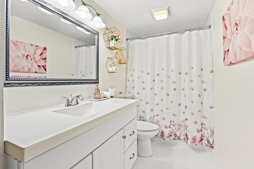 Charming 2-bedroom townhouse with both bedrooms featuring - photo 30