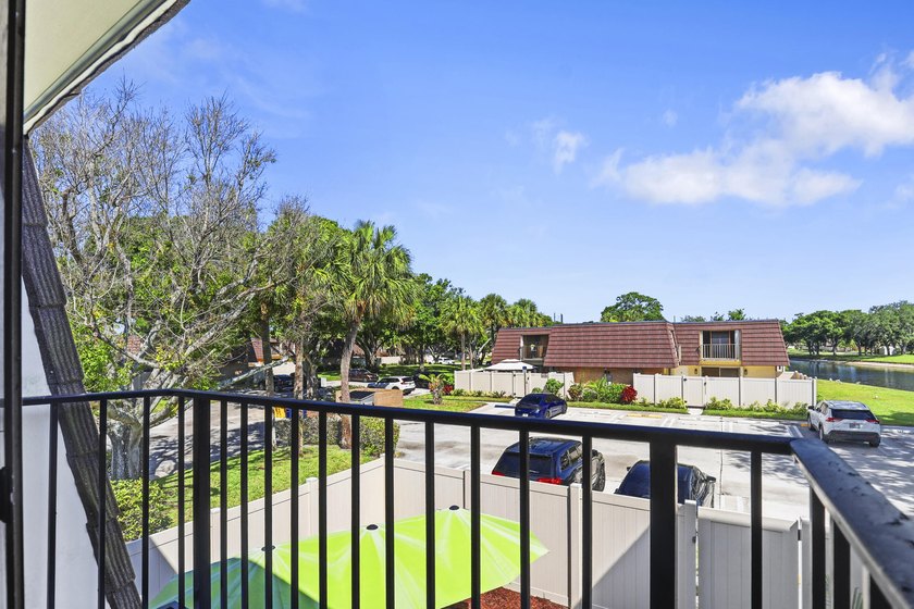 Charming 2-bedroom townhouse with both bedrooms featuring - photo 32