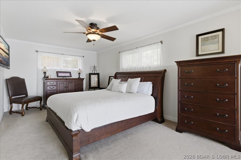 This stunning 5 bedroom home features breathtaking panoramic - photo 12