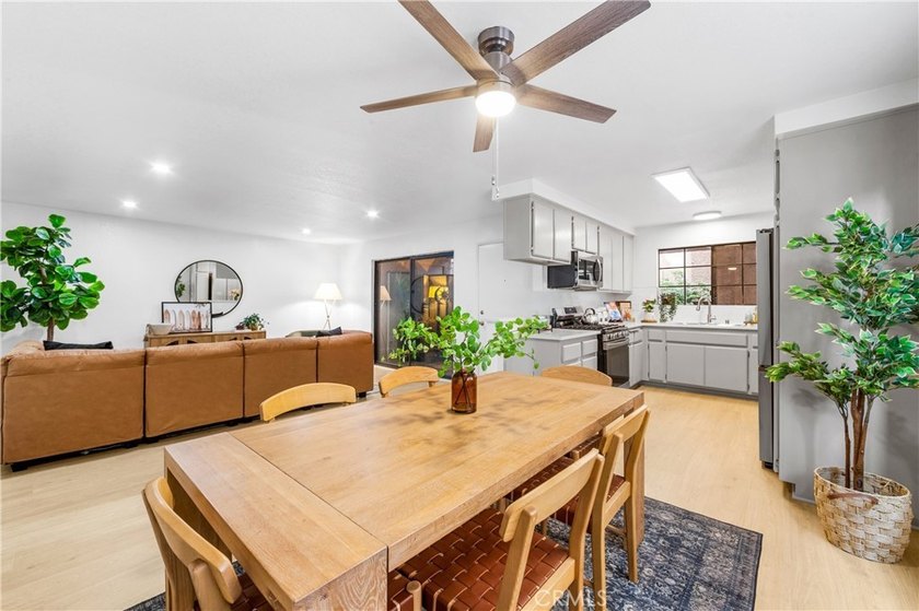 Welcome to this fully renovated 2-bedroom, 2-bath en-suite condo - photo 13