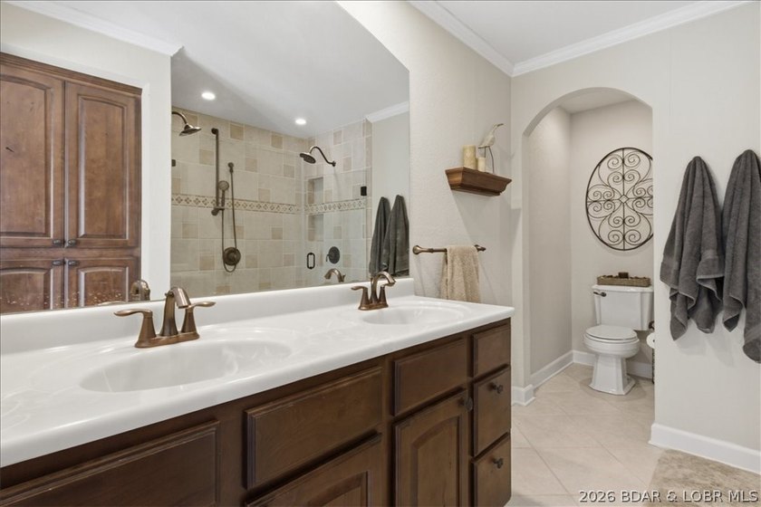 This stunning 5 bedroom home features breathtaking panoramic - photo 15