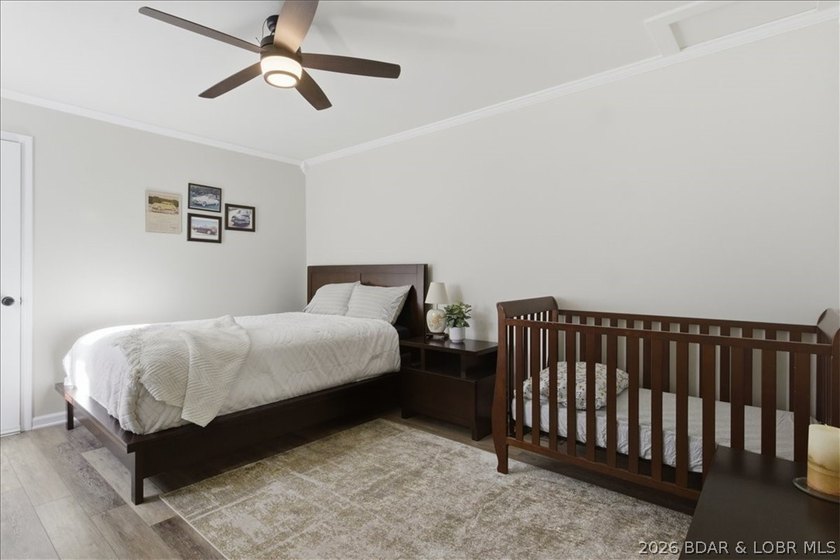 This stunning 5 bedroom home features breathtaking panoramic - photo 17