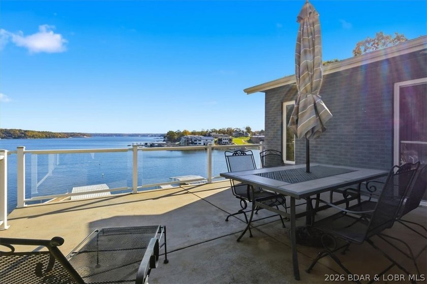 This stunning 5 bedroom home features breathtaking panoramic - photo 20