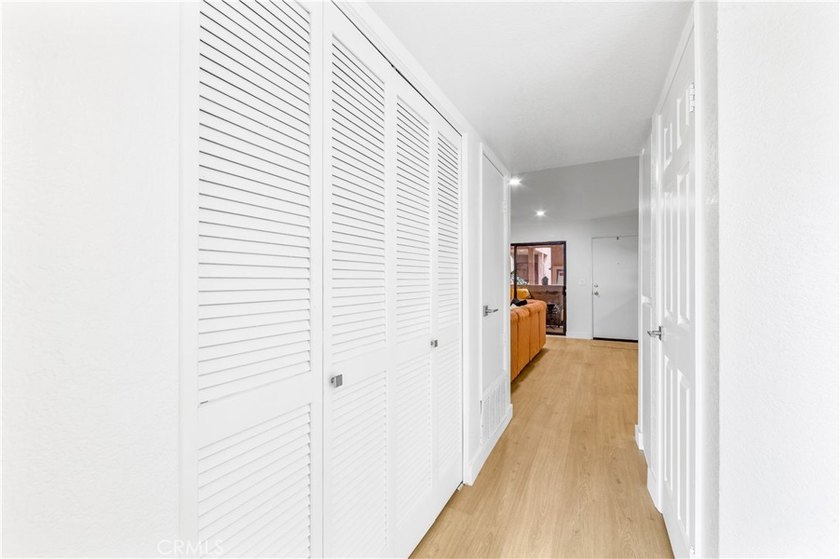 Welcome to this fully renovated 2-bedroom, 2-bath en-suite condo - photo 23