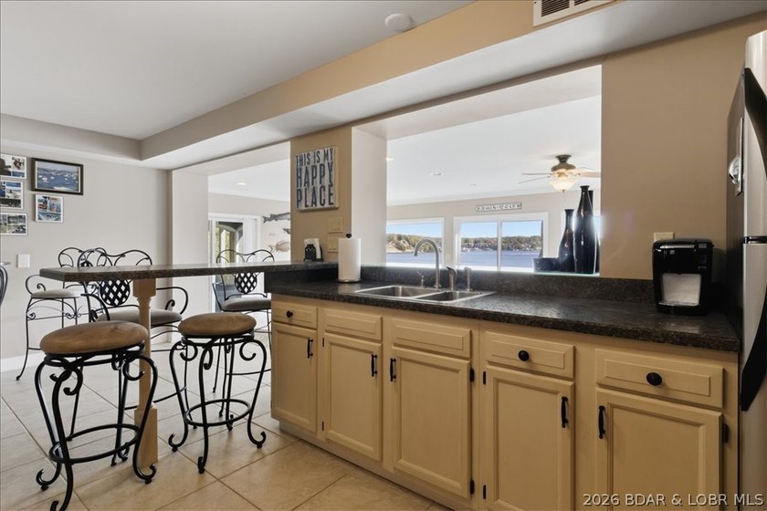 This stunning 5 bedroom home features breathtaking panoramic - photo 27