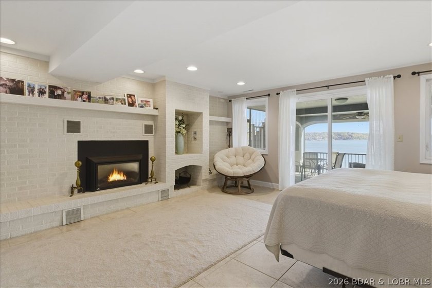 This stunning 5 bedroom home features breathtaking panoramic - photo 28