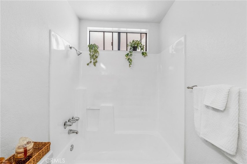 Welcome to this fully renovated 2-bedroom, 2-bath en-suite condo - photo 31
