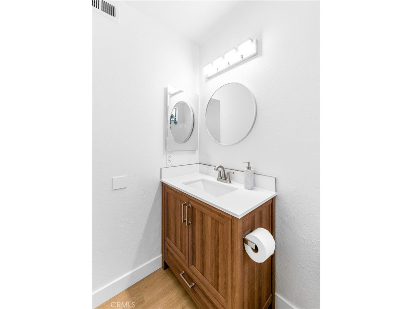 Welcome to this fully renovated 2-bedroom, 2-bath en-suite condo - photo 32