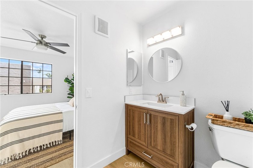 Welcome to this fully renovated 2-bedroom, 2-bath en-suite condo - photo 38