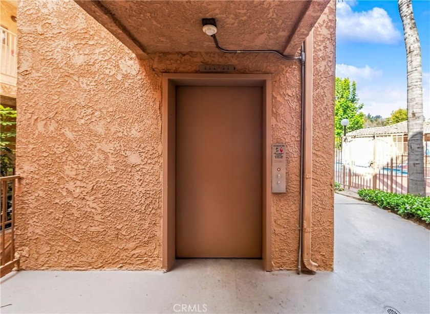 Welcome to this fully renovated 2-bedroom, 2-bath en-suite condo - photo 40