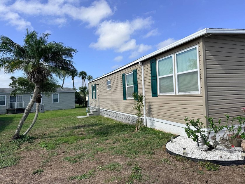 Live the Florida lifestyle in this beautifully updated 2 bedroom - photo 2