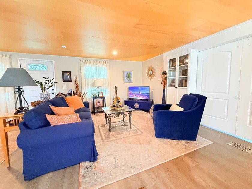 Live the Florida lifestyle in this beautifully updated 2 bedroom - photo 8