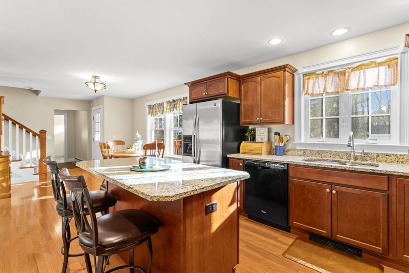 Welcome to 10 Pacific Drive, set on a quiet cul-de-sac and - photo 7