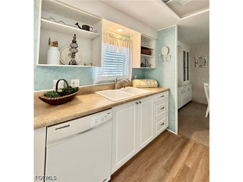 BEAUTIFULLY FURNISHED AND DECORATED--AND IT'S ALL INCLUDED!!! - photo 12