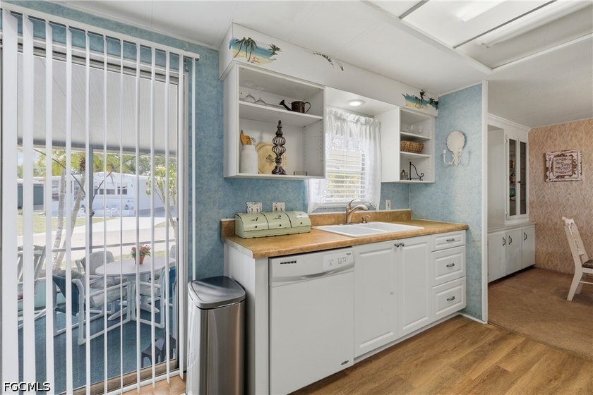BEAUTIFULLY FURNISHED AND DECORATED--AND IT'S ALL INCLUDED!!! - photo 13