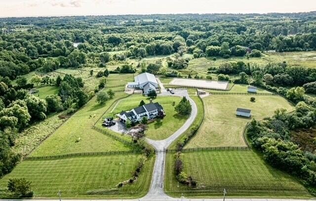 A truly rare offering in Mequon. Now expanded to include a - photo 4