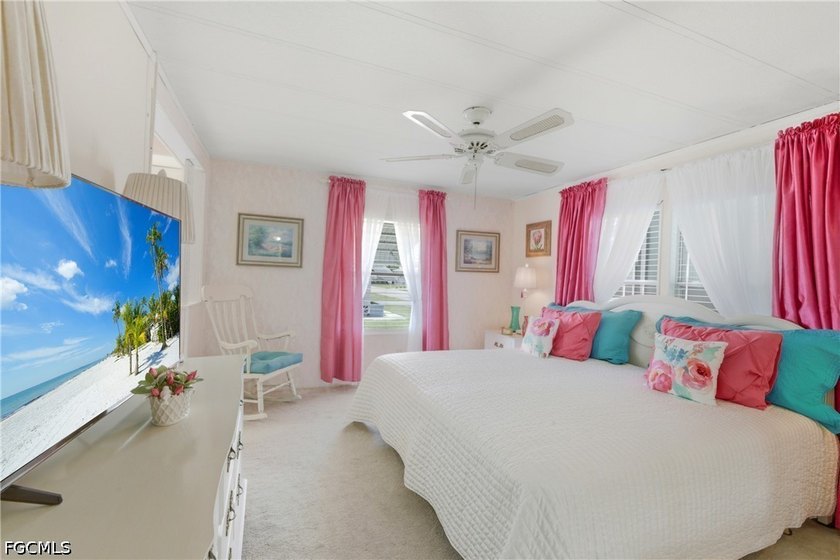BEAUTIFULLY FURNISHED AND DECORATED--AND IT'S ALL INCLUDED!!! - photo 20