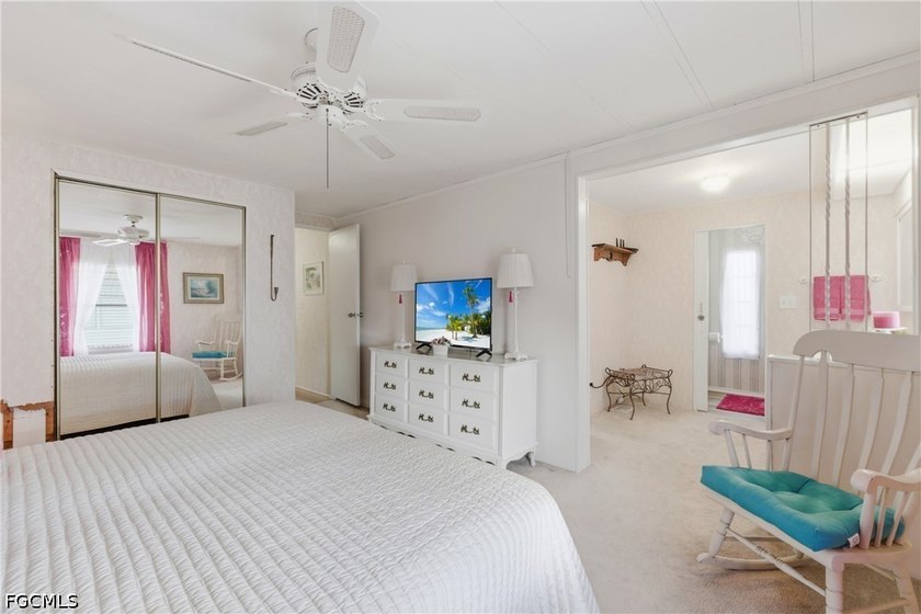 BEAUTIFULLY FURNISHED AND DECORATED--AND IT'S ALL INCLUDED!!! - photo 21
