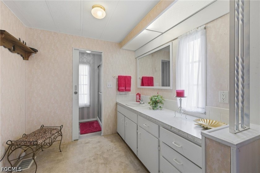 BEAUTIFULLY FURNISHED AND DECORATED--AND IT'S ALL INCLUDED!!! - photo 22