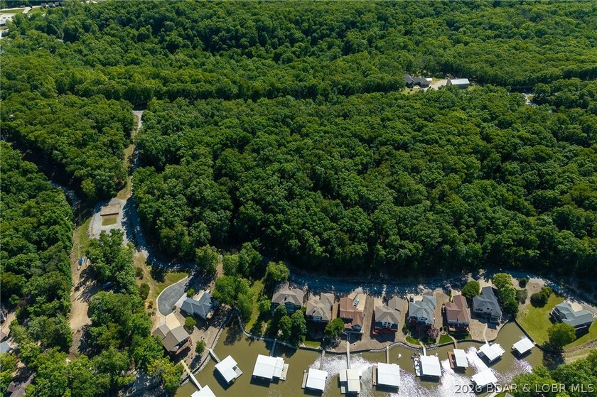 Exceptional 25-acre development opportunity in the highly - photo 23
