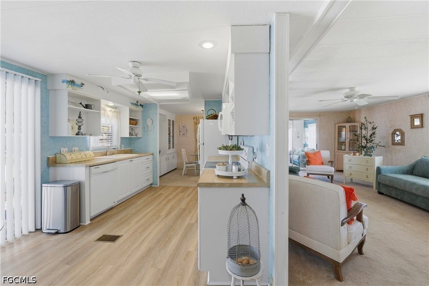 BEAUTIFULLY FURNISHED AND DECORATED--AND IT'S ALL INCLUDED!!! - photo 26