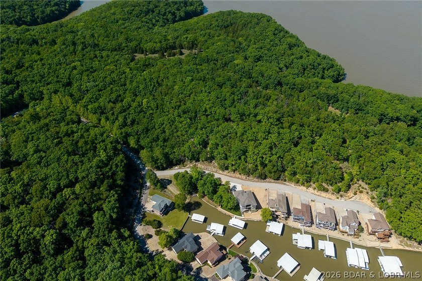 Exceptional 25-acre development opportunity in the highly - photo 27