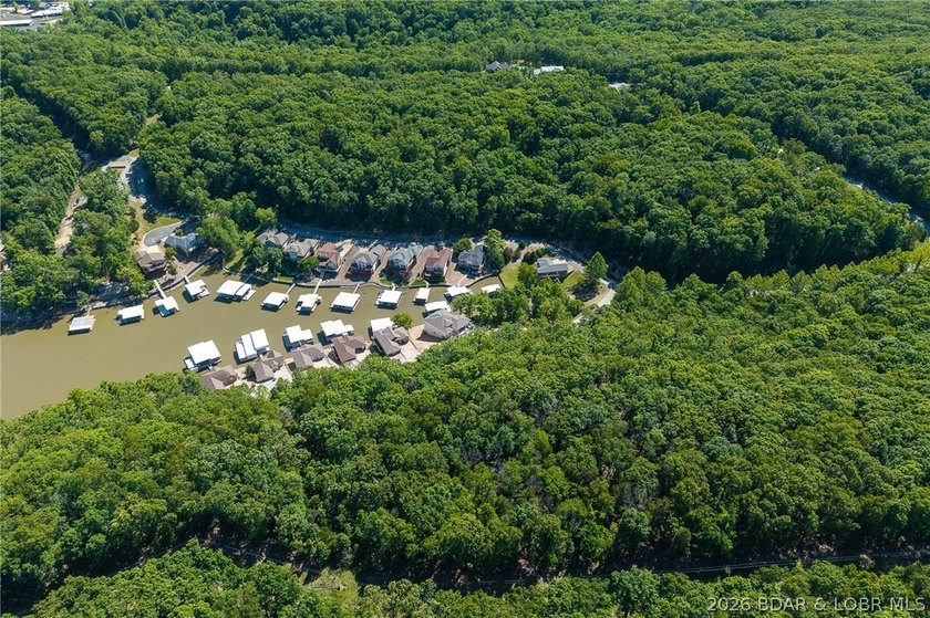 Exceptional 25-acre development opportunity in the highly - photo 31
