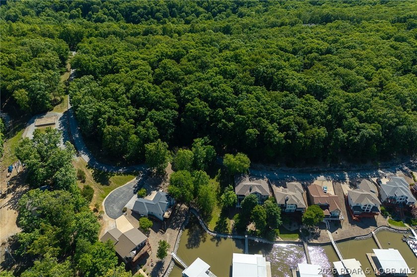 Exceptional 25-acre development opportunity in the highly - photo 40
