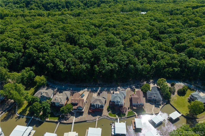 Exceptional 25-acre development opportunity in the highly - photo 41