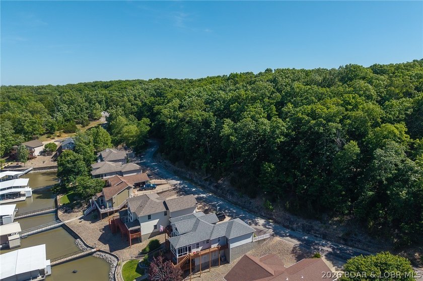 Exceptional 25-acre development opportunity in the highly - photo 46