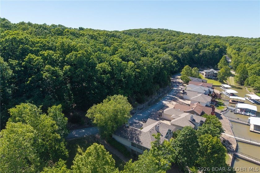 Exceptional 25-acre development opportunity in the highly - photo 48