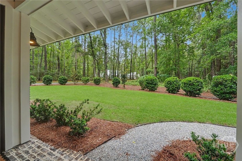 Tucked beneath a canopy of majestic live oaks draped in Spanish - photo 48