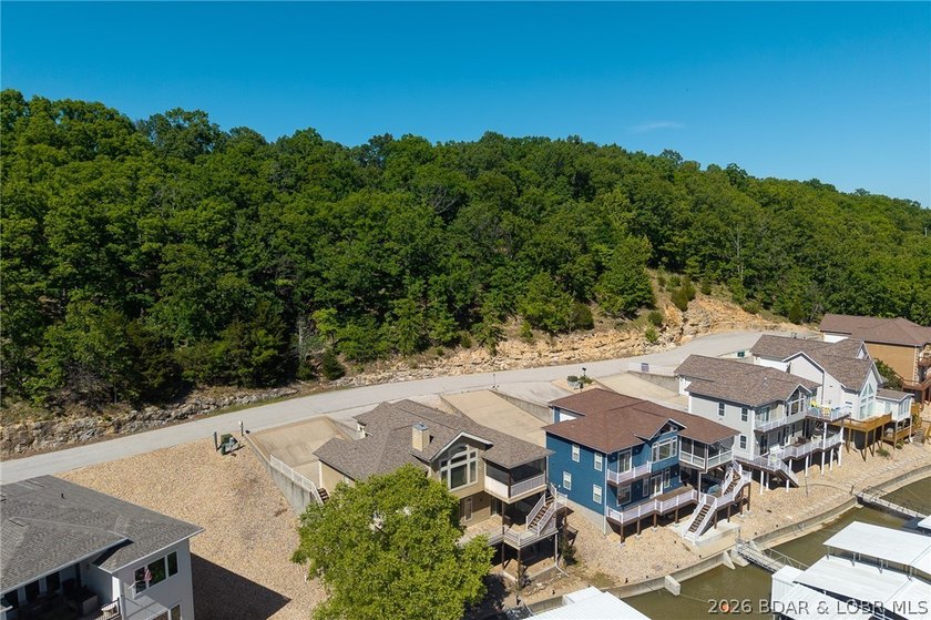 Exceptional 25-acre development opportunity in the highly - photo 50