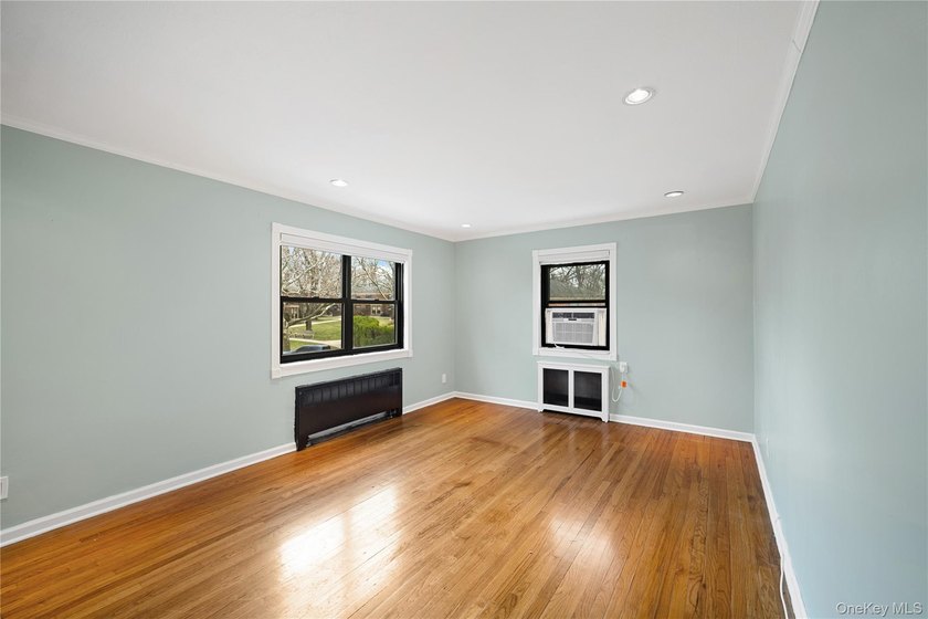 Welcome to this beautifully maintained 2-bedroom upper garden - photo 5