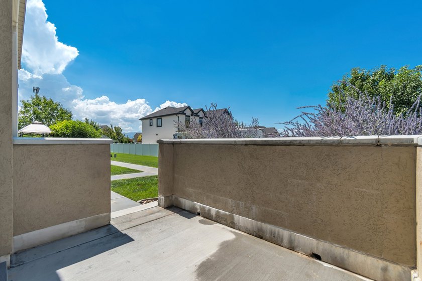Welcome home to this beautifully maintained 3-bedroom, 2.5-bath - photo 8
