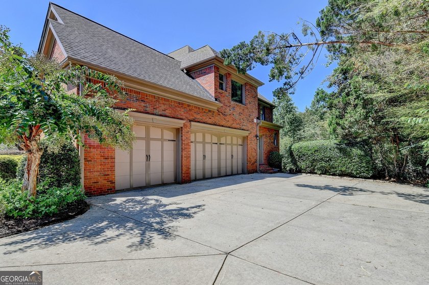 PRICE TO SELL!!! Welcome to this stunning 5-bedroom, 5 full bath - photo 6