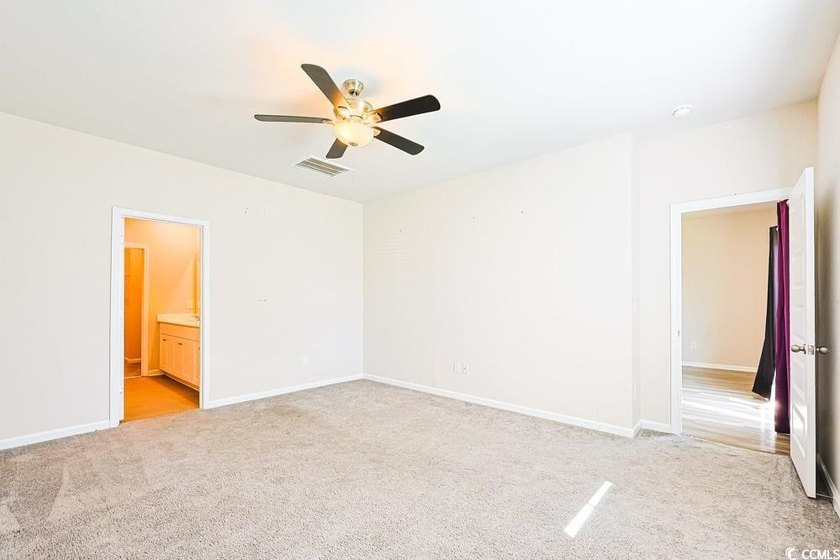 Welcome to this beautifully designed 5-bedroom, 2.5-bathroom - photo 11
