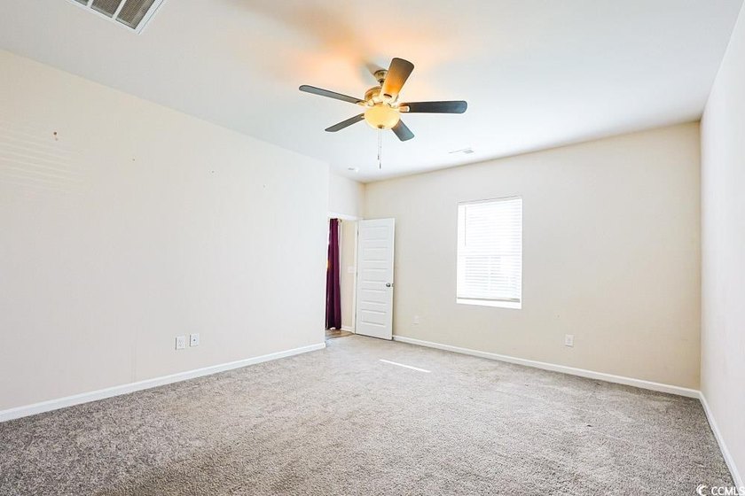 Welcome to this beautifully designed 5-bedroom, 2.5-bathroom - photo 13